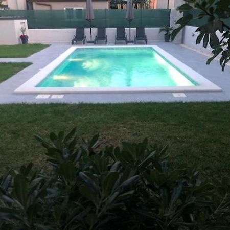 Leneda Apartments With Pool Pula Bagian luar foto